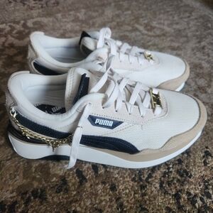 Women's 8.5 Puma White and Black Sneakers with Gold Chain